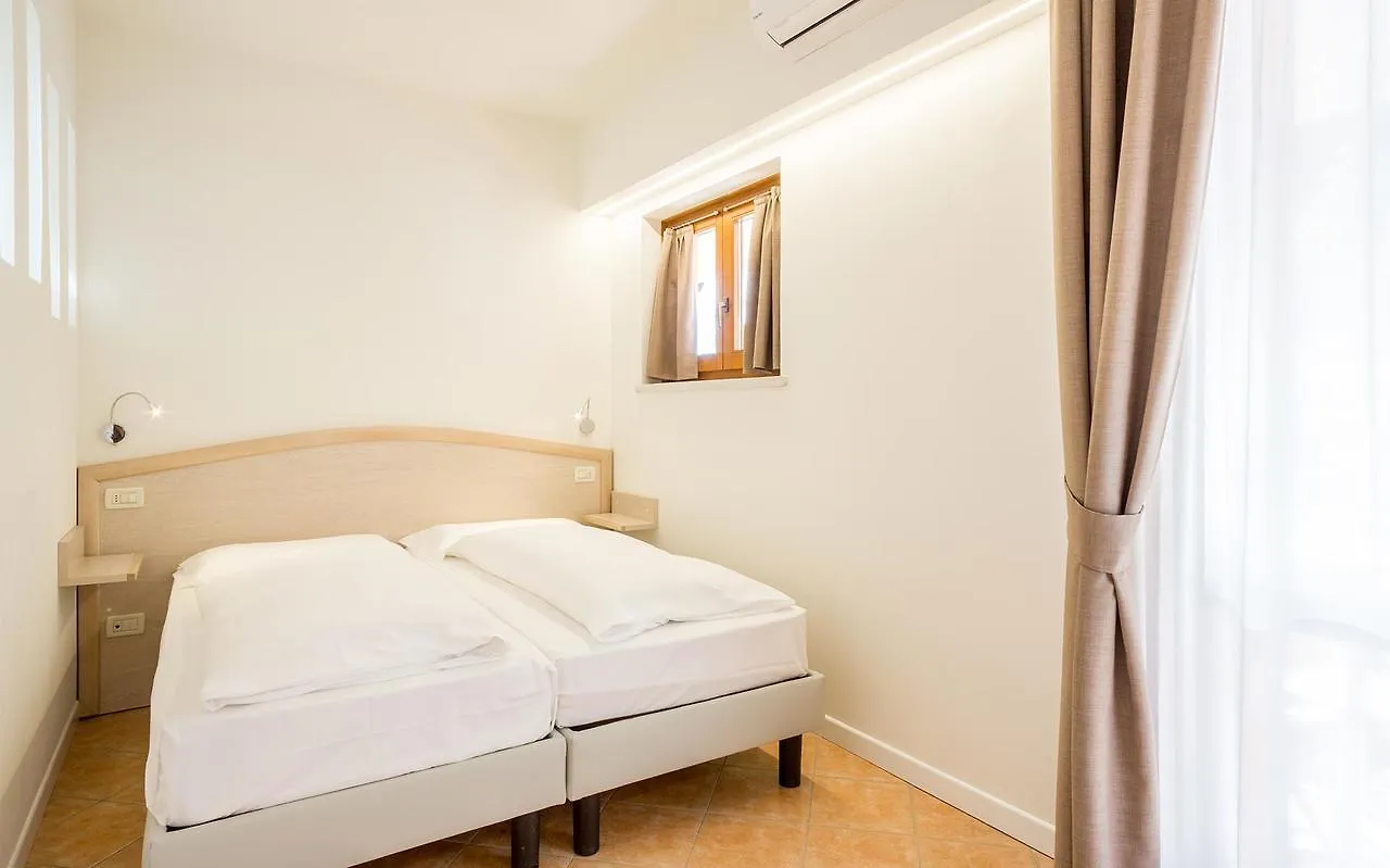 Hotel La Gardenia & Villa Oleandra Limone sul Garda 4*,